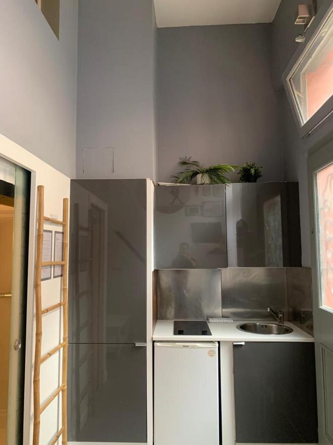 Spacious Bright Split Level Flat In The Fashionable Marais Apartment Париж Екстериор снимка